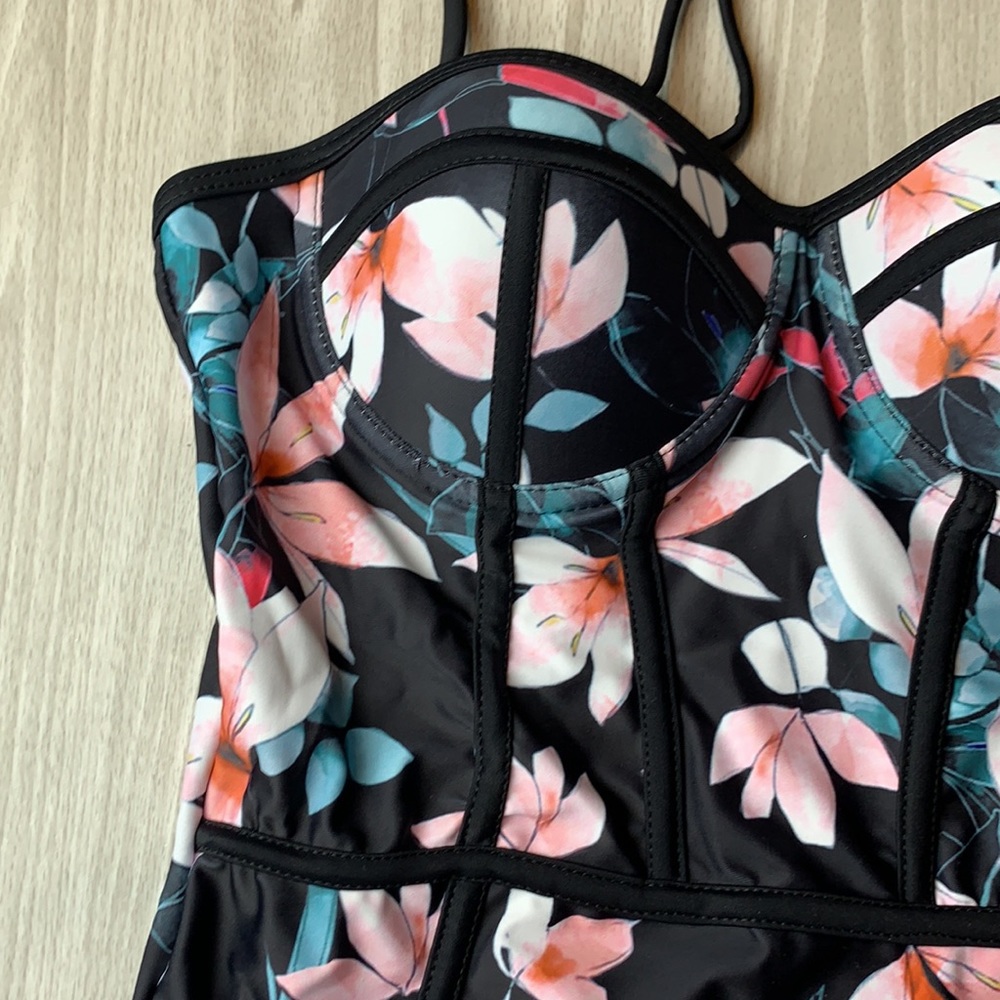 Floral one piece swimsuit - Picture 2 of 9